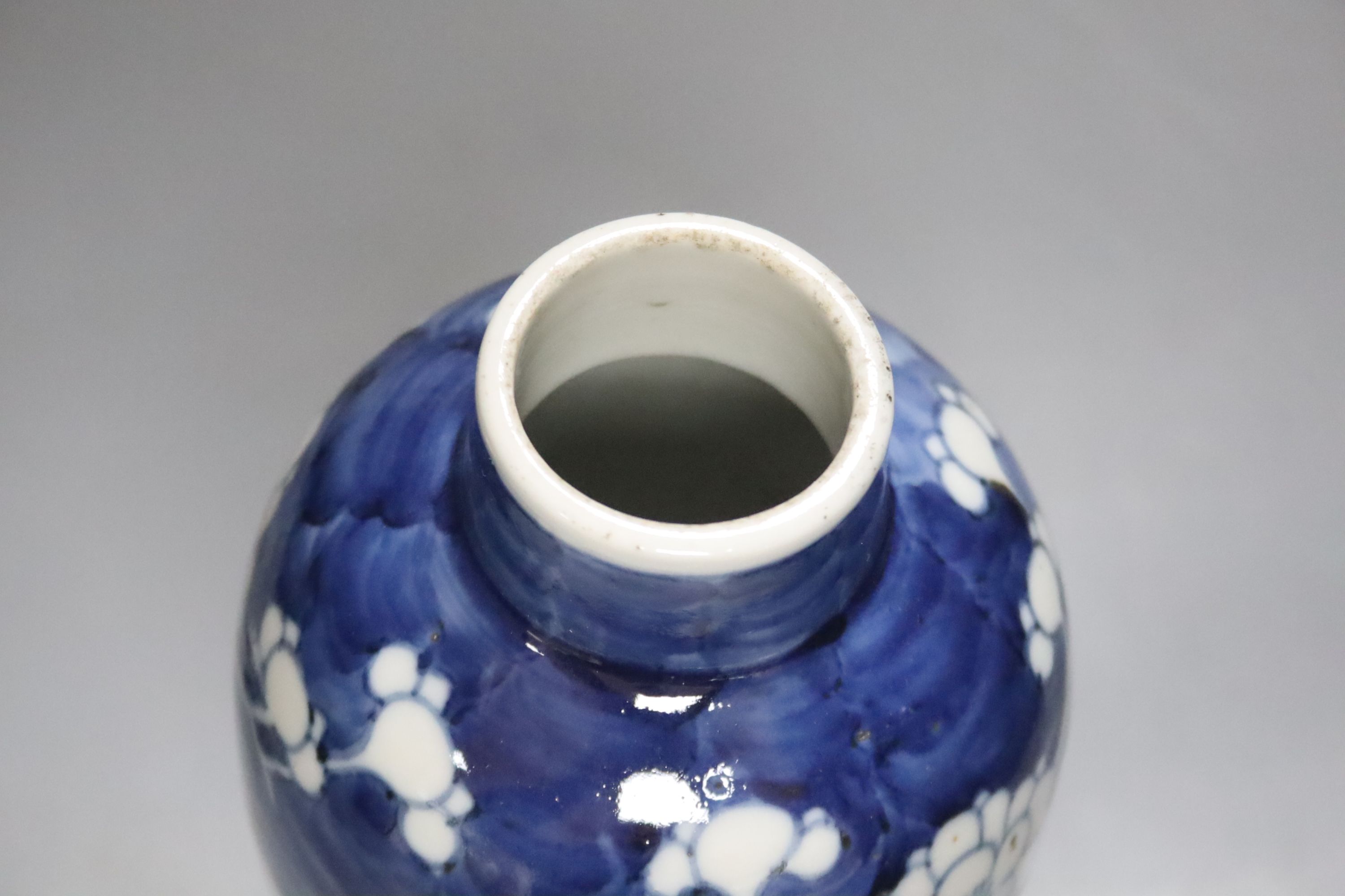 A Chinese blue and white vase and cover, early 20th century, overall height 27cm